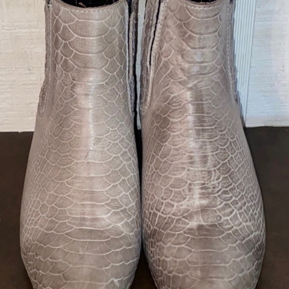 Freebird Dane in smoke snake sz 7 - Picture 3 of 5